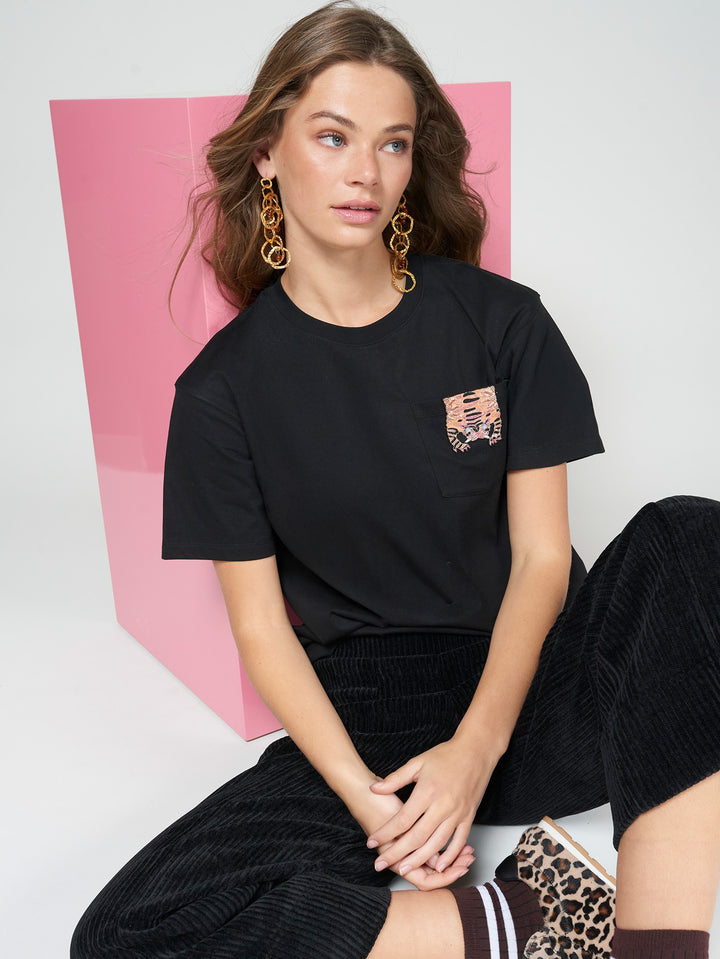 T-Shirt w/ Tiger Embroidery in Black