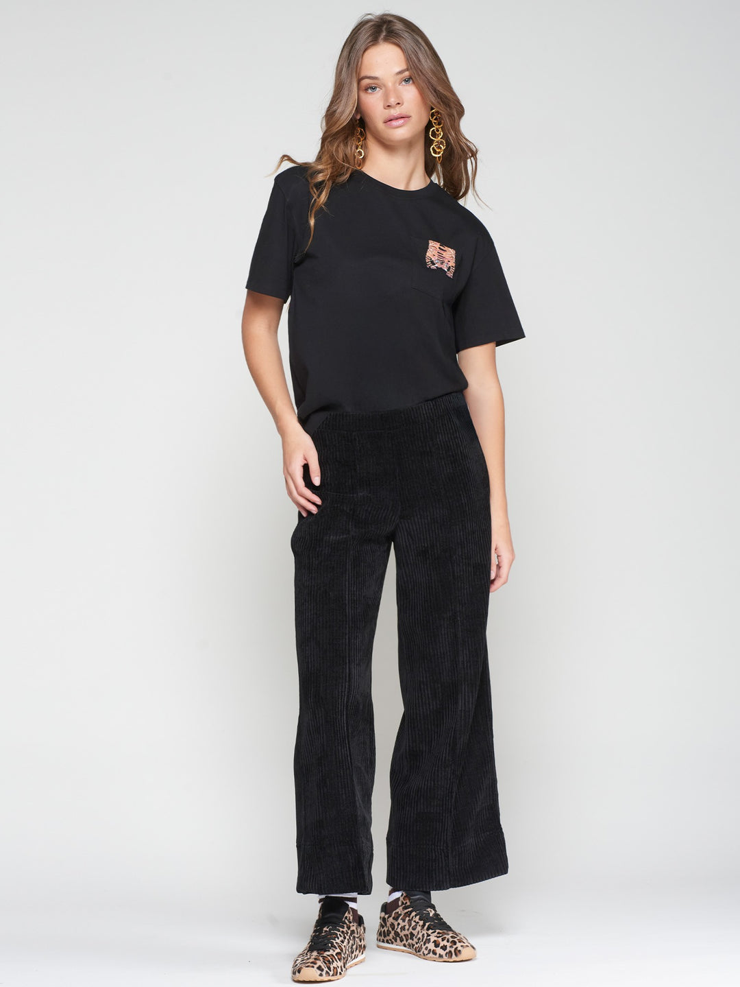 T-Shirt w/ Tiger Embroidery in Black